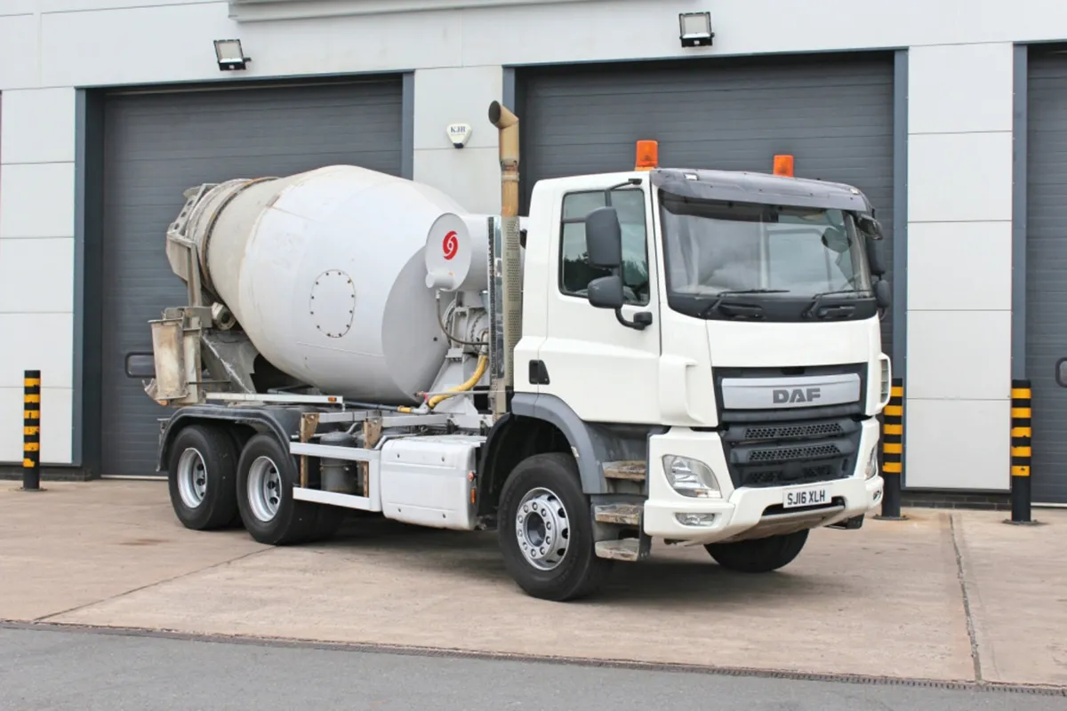 2016 DAF CF 370 6X4 26 TON CONCRETE MIXER - Image 1