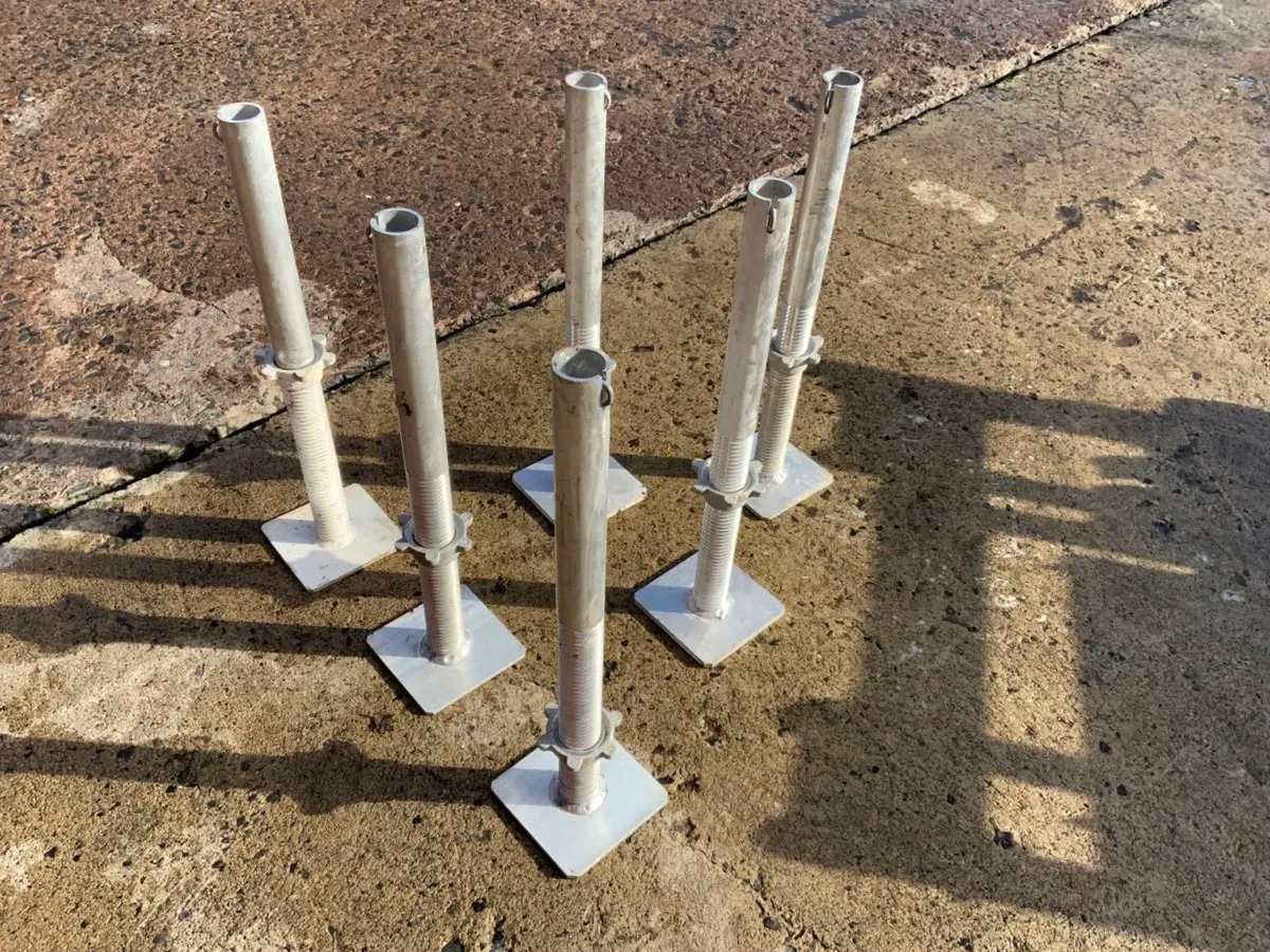 ALUMINIUM SCAFFOLDING JACK LEGS.......600w. - Image 2