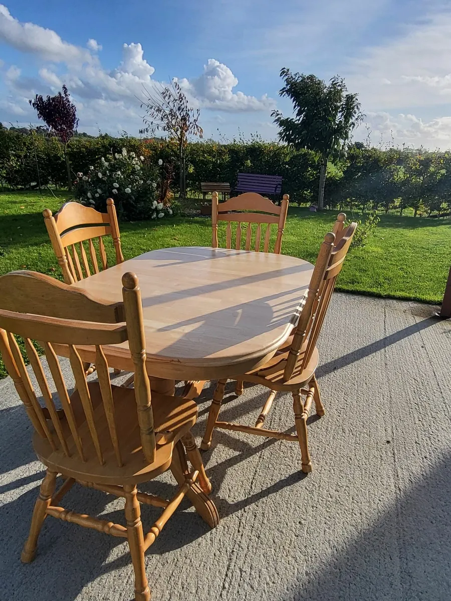Extendable Dining Room Table and Six Chairs - Image 3