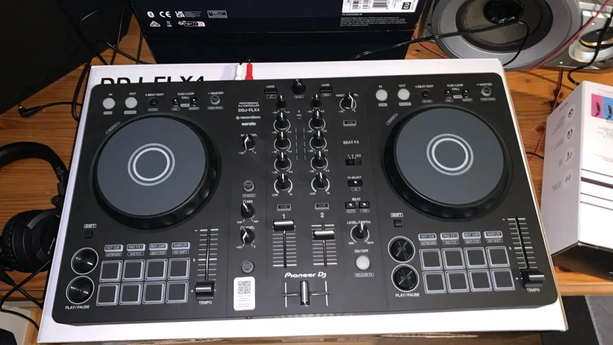 Pioneer DDJ FLX4 + Speakers/Headphones for sale in Co. Cork for €450 on DoneDeal