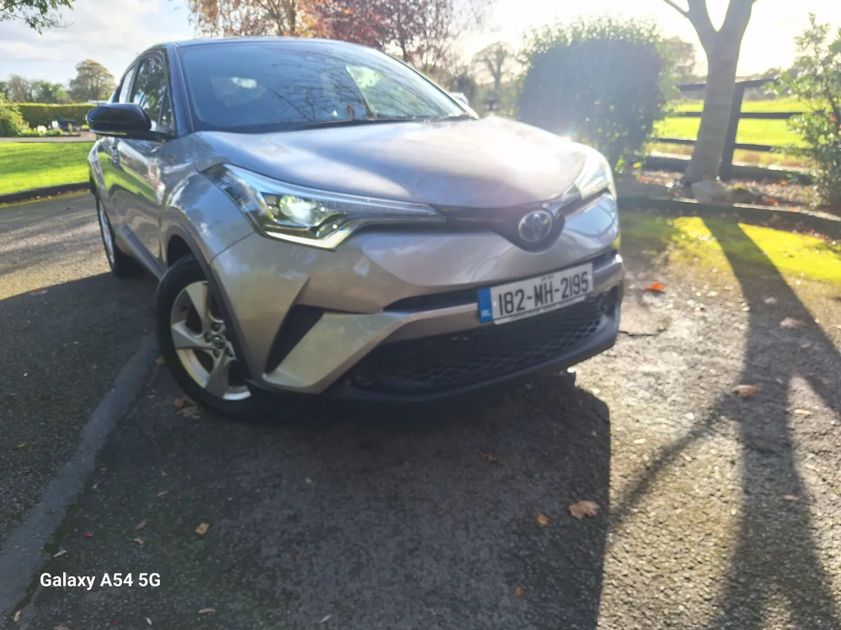 TOYOTA C-HR HYBRID AUTO - Image 2