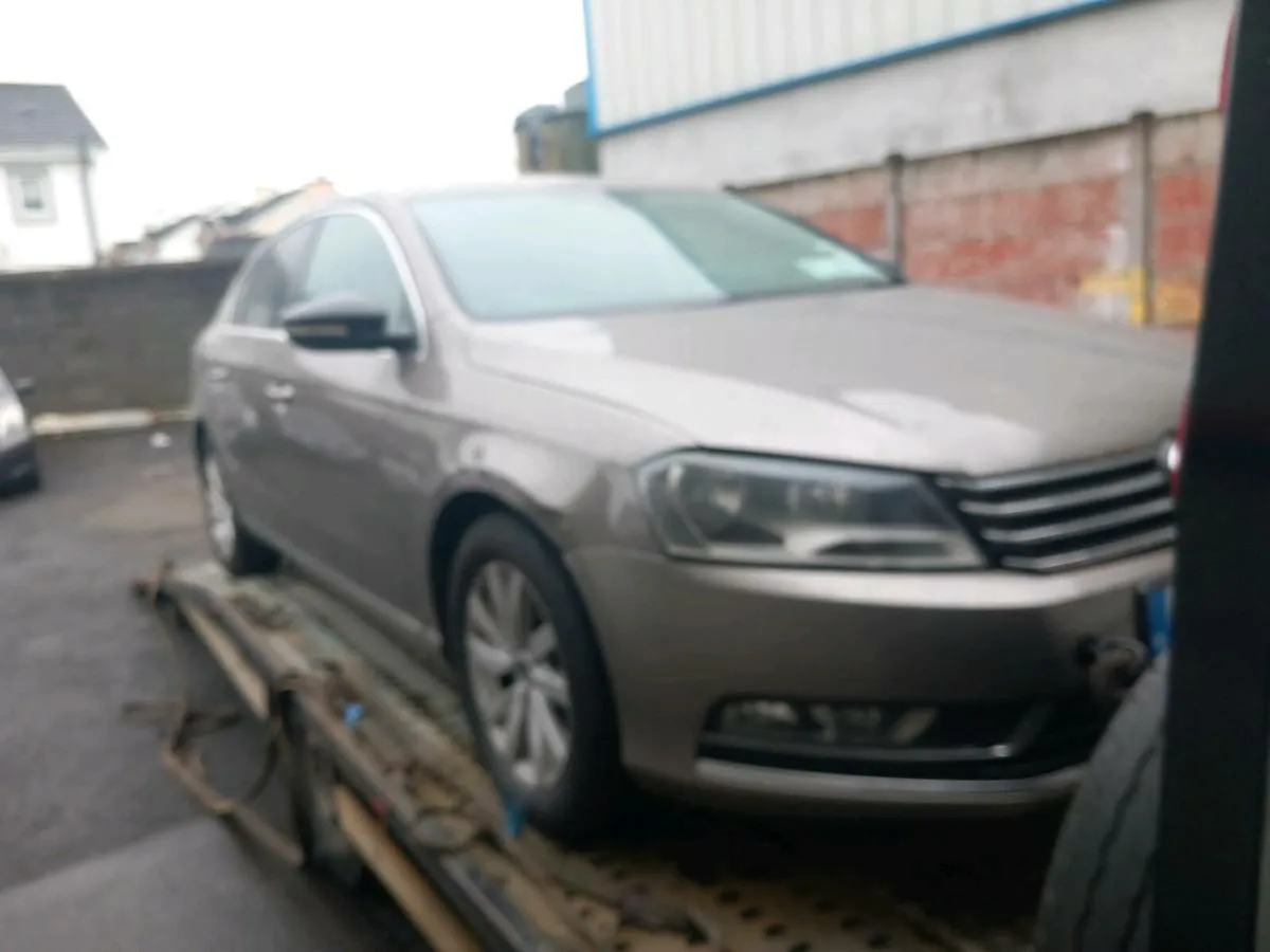 2012 vw passat for breaking 1.6 diesel - Image 1