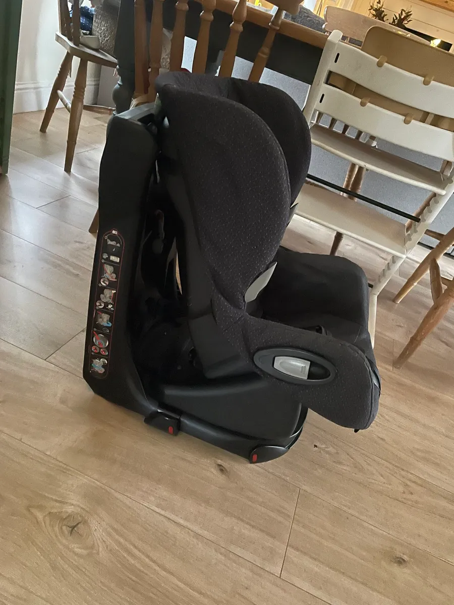 Car seat - Image 1