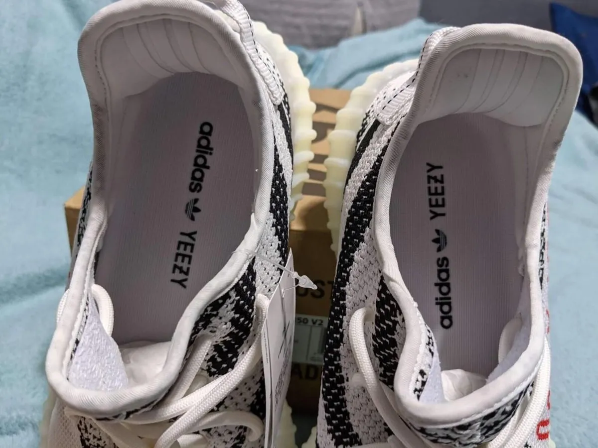 Yeezy 350 zebra 7.5uk and authentic brand new - Image 4