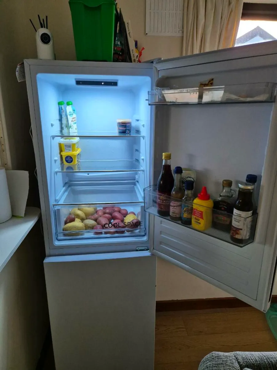 Hoover fridge freezer - Image 2