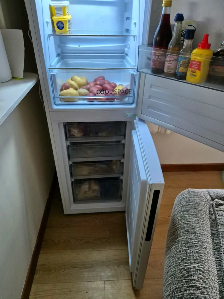 Hoover fridge freezer - Image 3