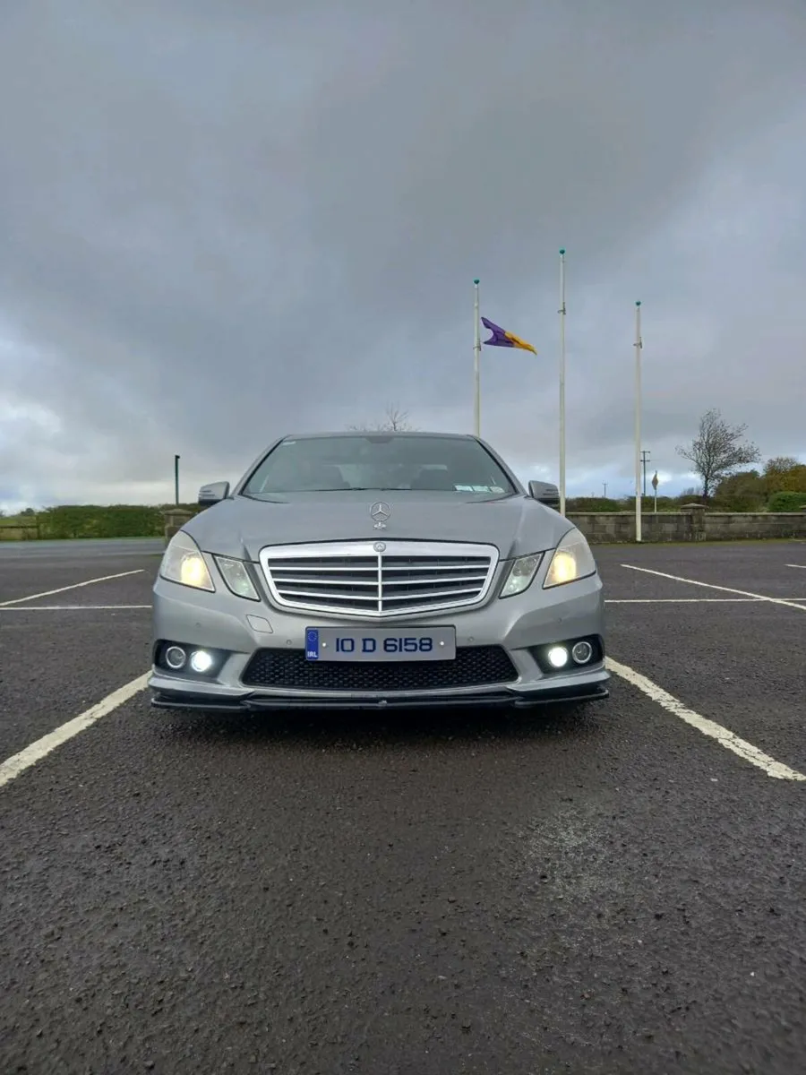 2010 Mercedes e200 - Image 3