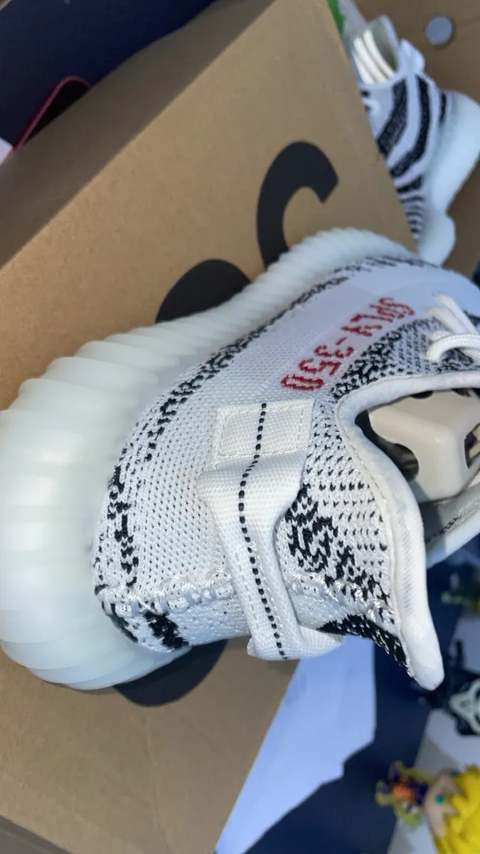 Yeezy 350 zebra 7.5uk - Image 1