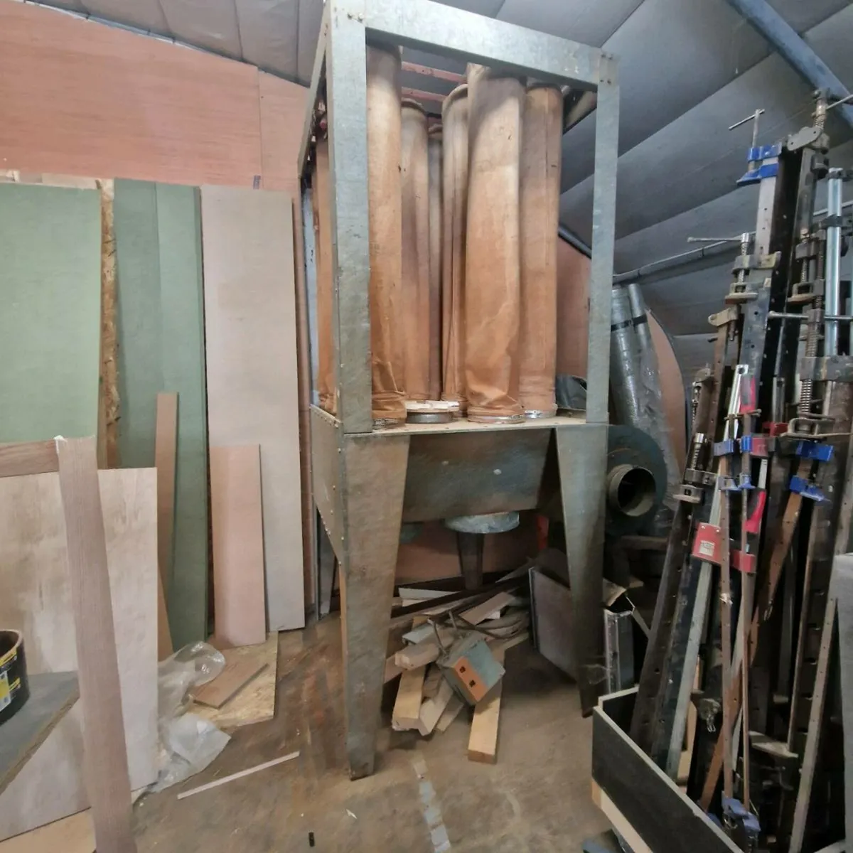Dust extractor - Image 1