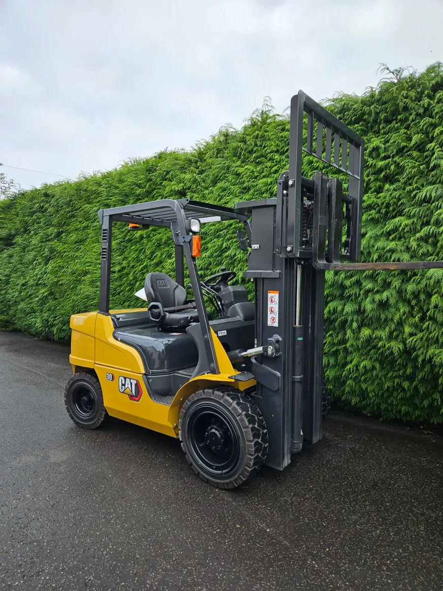 NEW 3 TON CAT FORKLIFT - Image 1