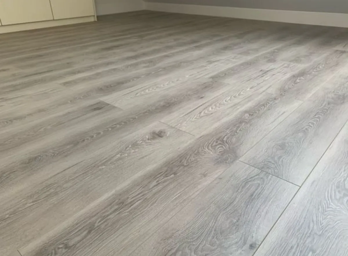 8.mm Texas grey laminated flooring - Image 1