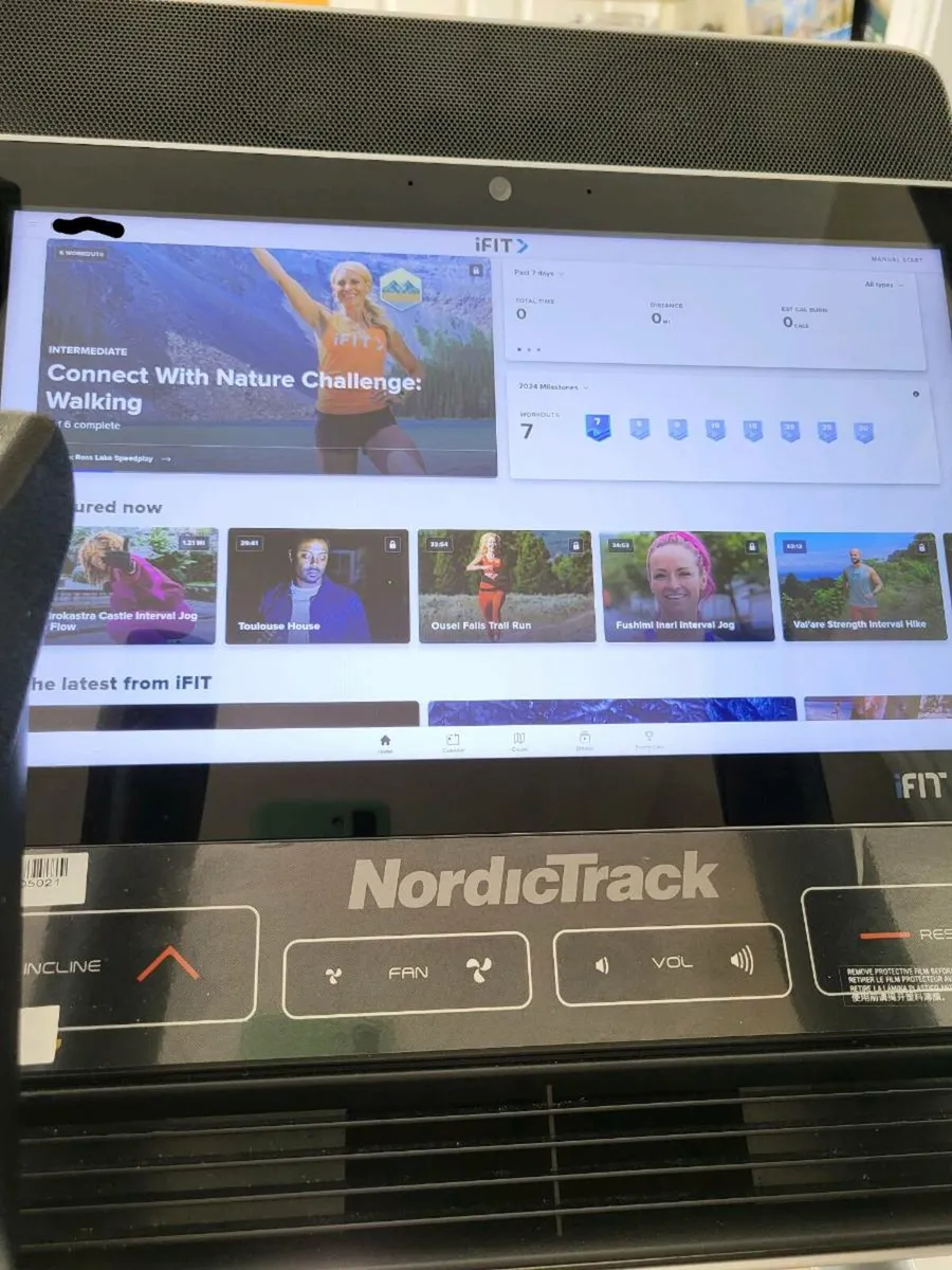 Nordictrack SE9i Cross Trainer with touchscreen - Image 3