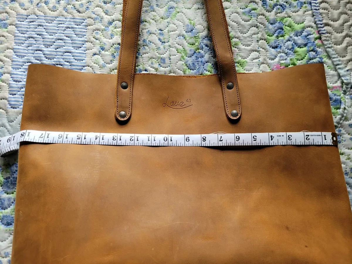 Love 41 simple tote hotsell