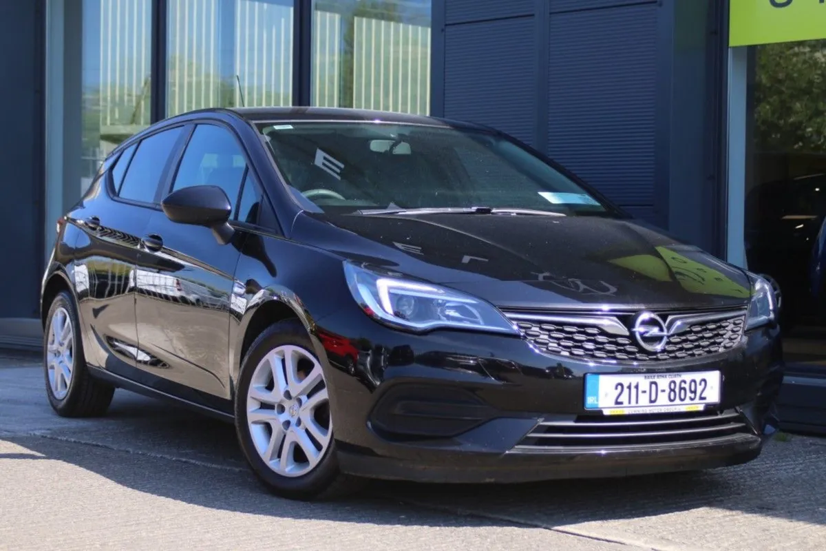 Opel Astra Sc-1.5 Turbo D 105PS 5DR - Image 1