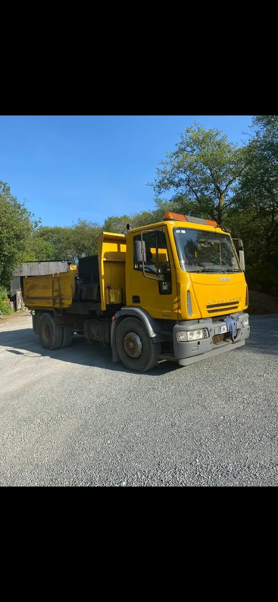 Tar sprayer /Iveco Tipper - Image 2