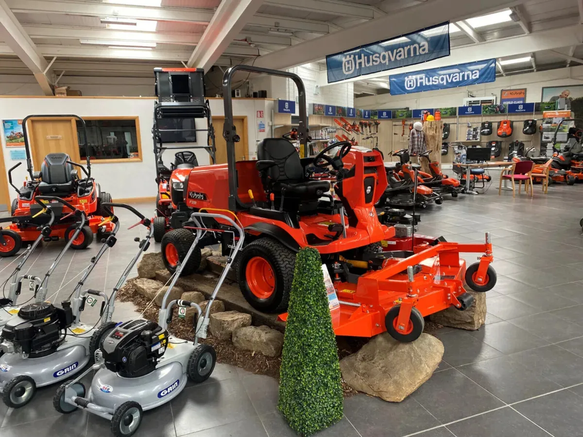 Professional Diesel Kubota Lawnmowers - Image 2