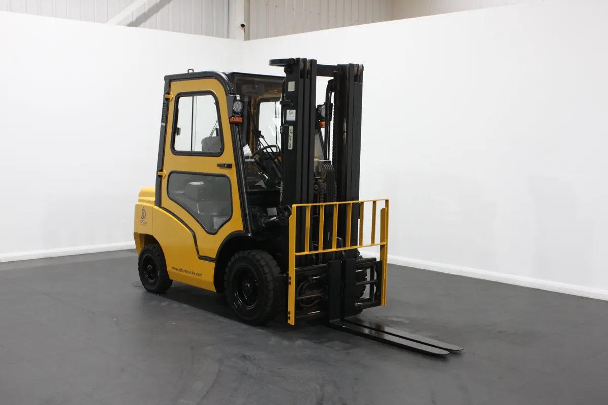EP CPCD25T 2.5Ton Full Cab Counterbalance Forklift - Image 1