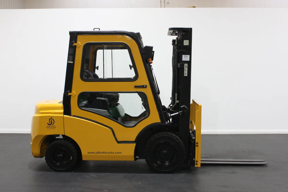 EP CPCD25T 2.5Ton Full Cab Counterbalance Forklift - Image 4