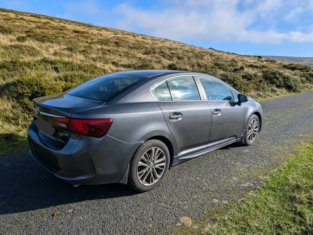 Toyota Avensis 2018 - Image 2