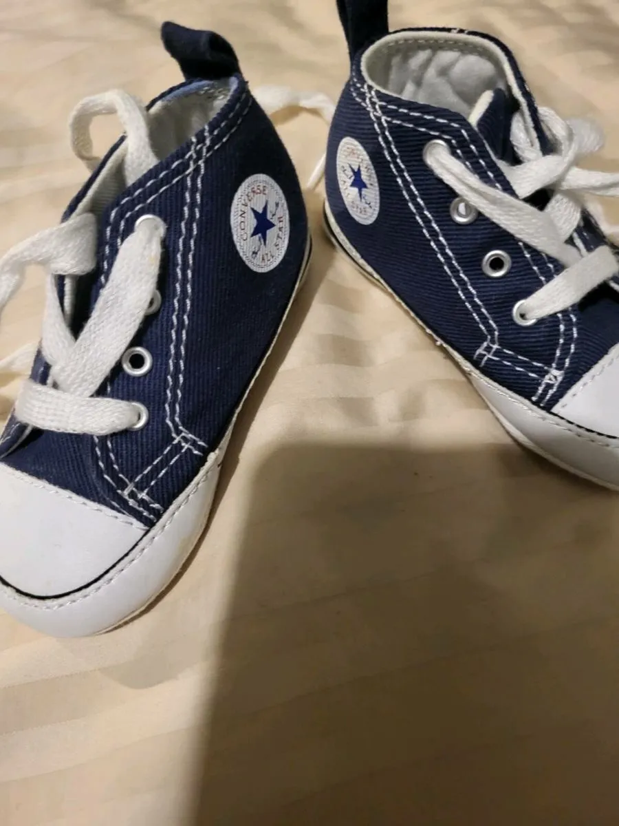 Infant Converse Size 3 (9/12mths) - Image 1