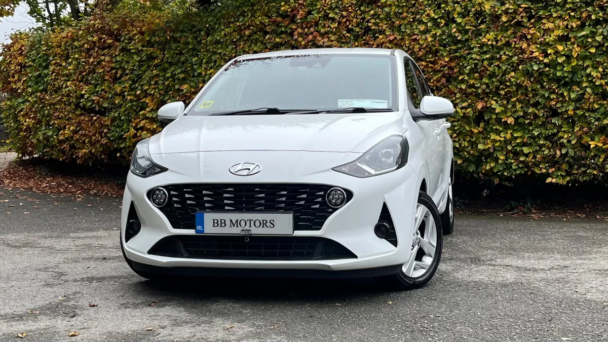 Hyundai i10 Deluxe - Image 1