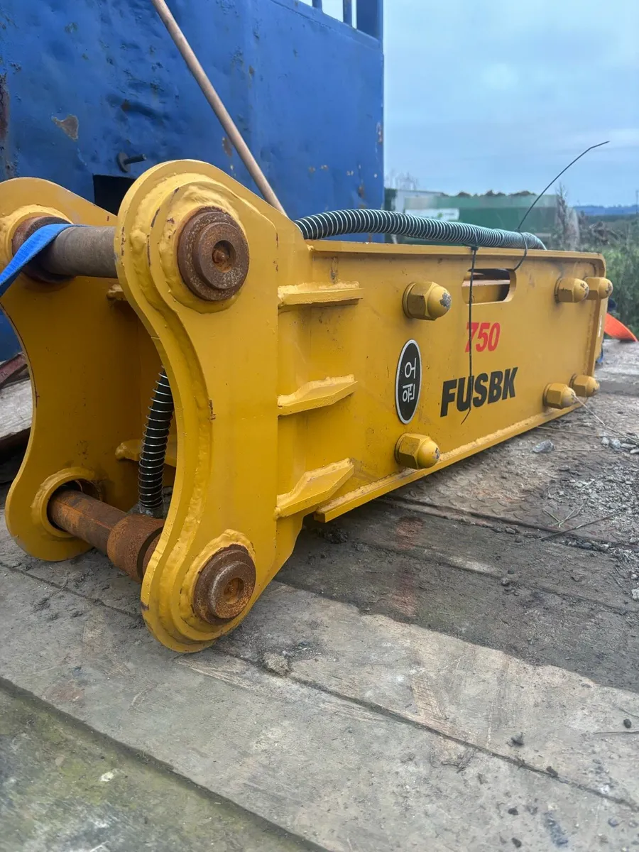FUSBK 750 - Image 1