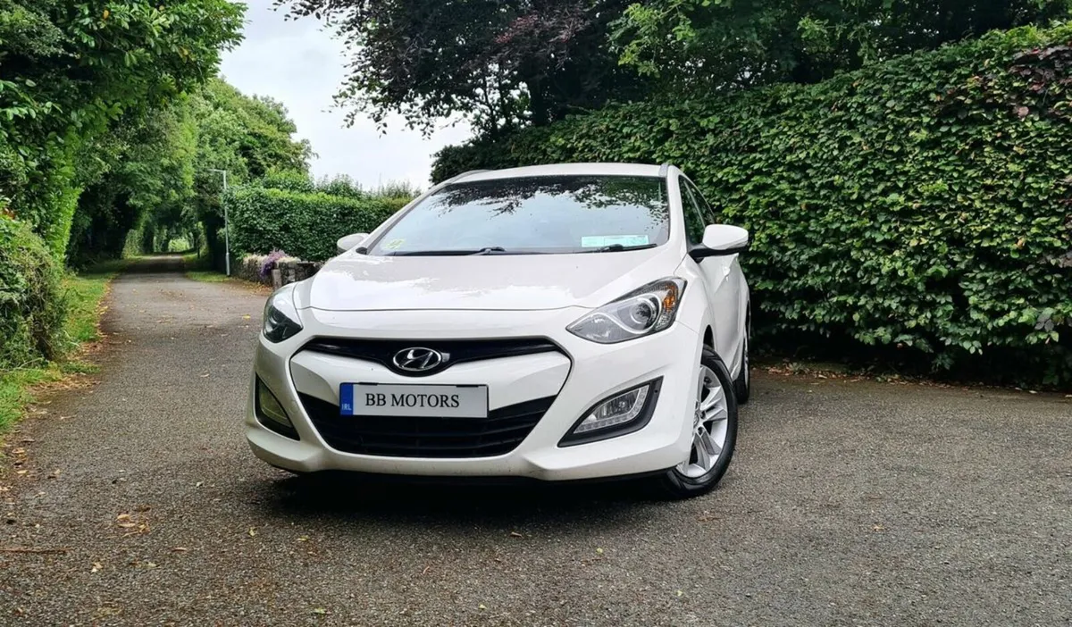 Hyundai i30 1.6d Deluxe Tourer - Image 1