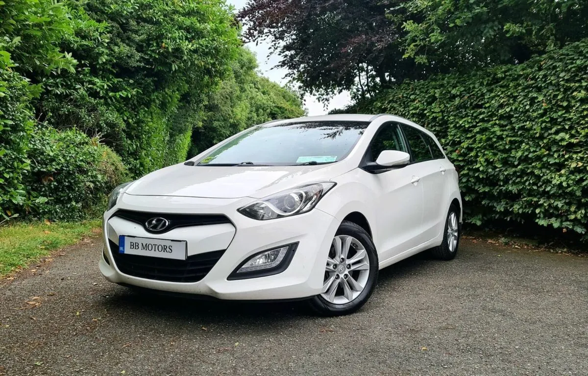 Hyundai i30 1.6d Deluxe Tourer - Image 2