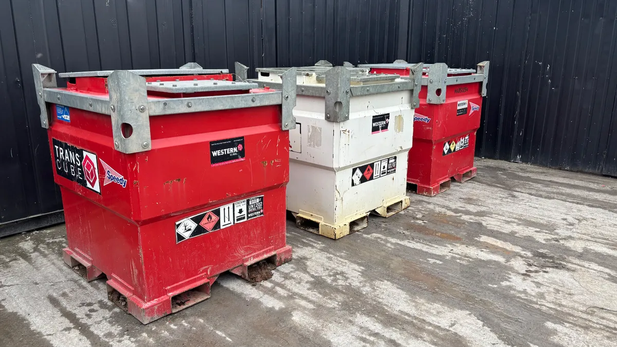 Choice of 6 910L Western Fuel Bowsers - Image 1
