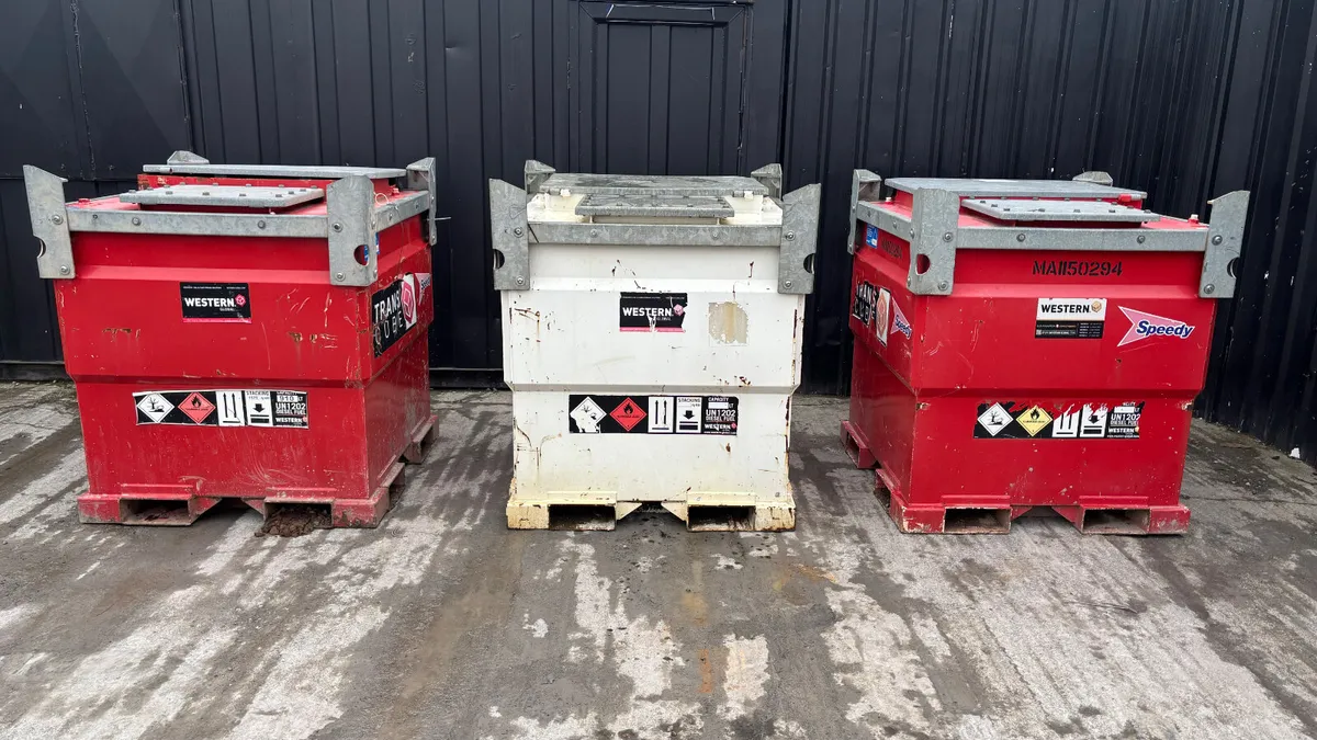 Choice of 6 910L Western Fuel Bowsers - Image 2