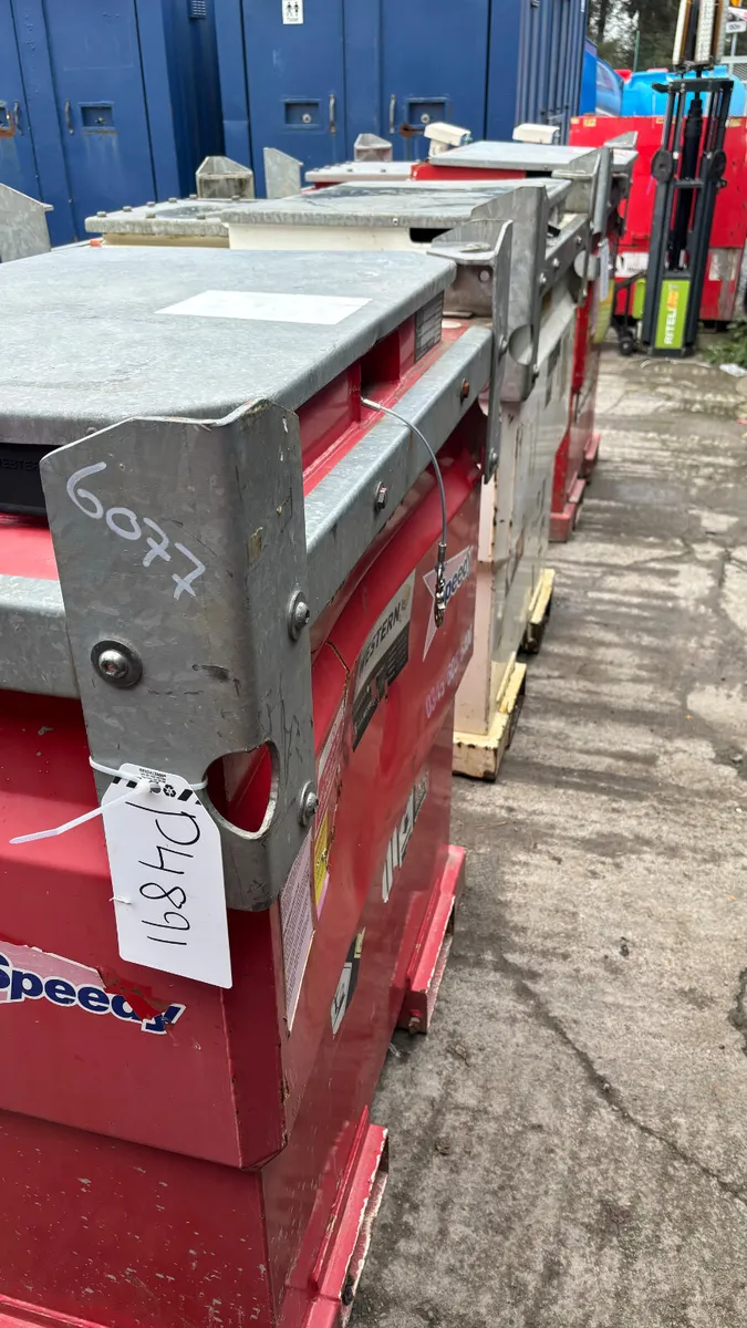 Choice of 6 910L Western Fuel Bowsers - Image 4