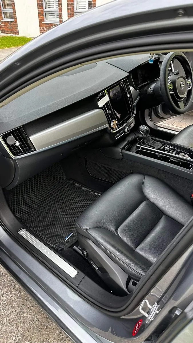 Automatic Volvo S90 D4 (2017/2) new front tyre - Image 3