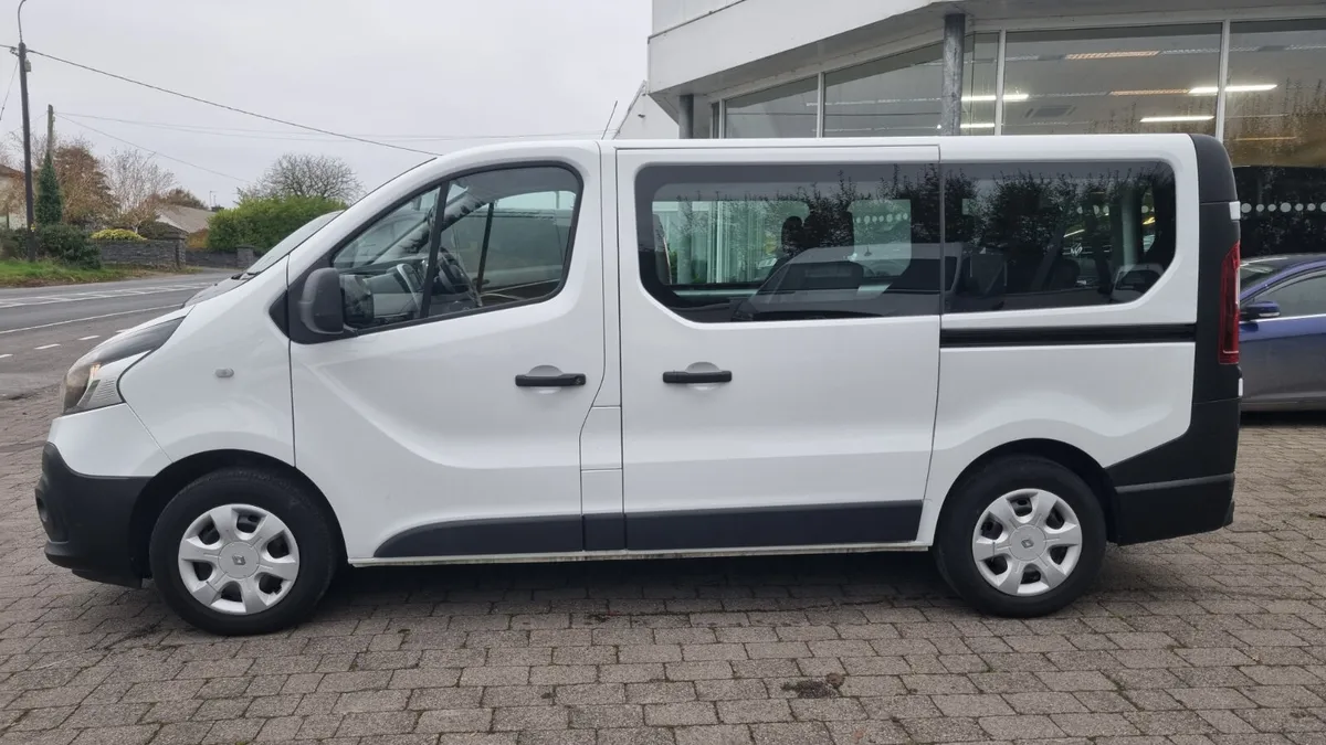 191 RENAULT TRAFIC LWB 9 SEATER 1 OWNER, VALUE - Image 4