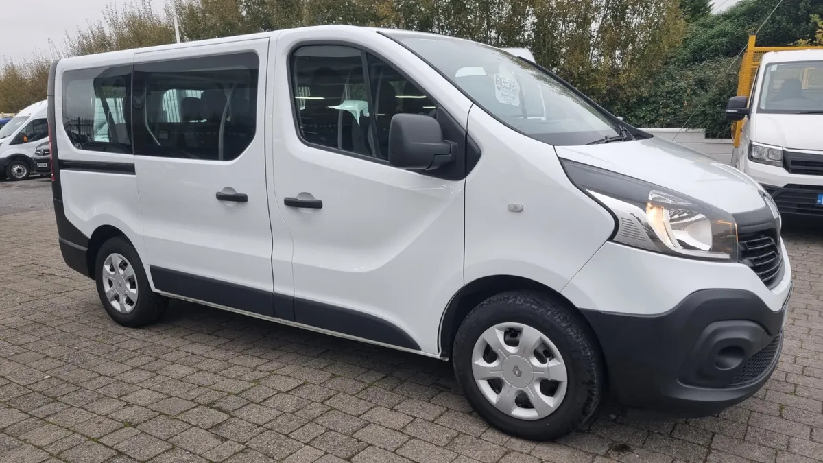 191 RENAULT TRAFIC LWB 9 SEATER 1 OWNER, VALUE - Image 2