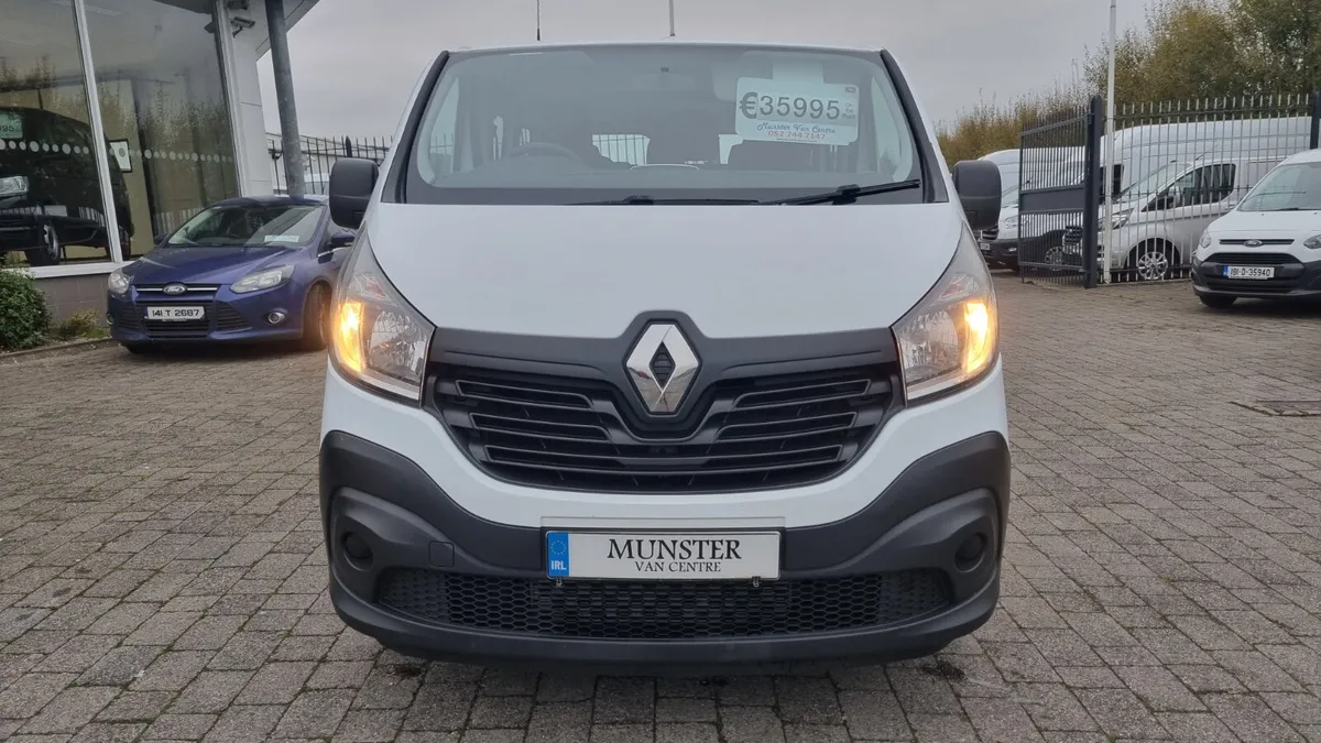 192 RENAULT TRAFIC 9 SEATER 1  GRADE 1 - Image 3