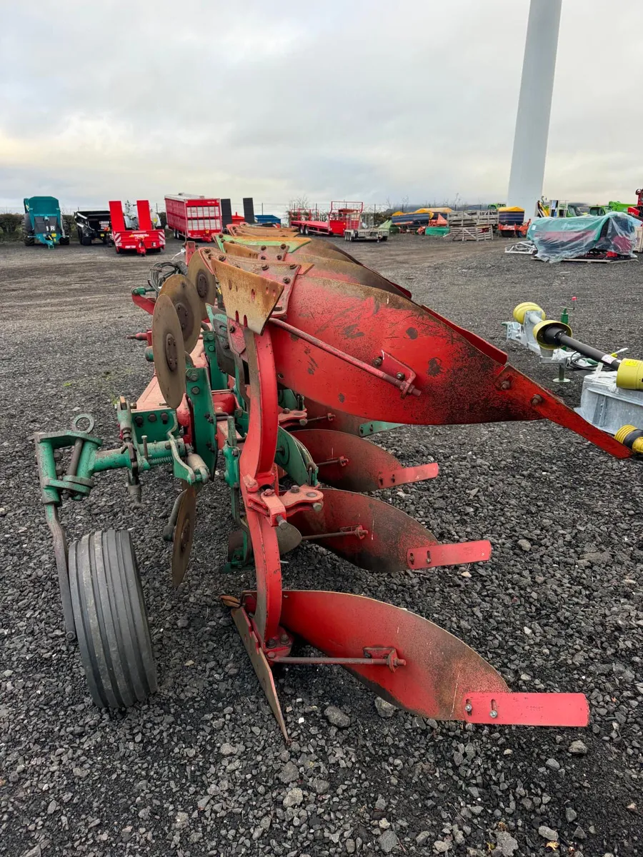 5 furrow Kverneland plough - Image 1