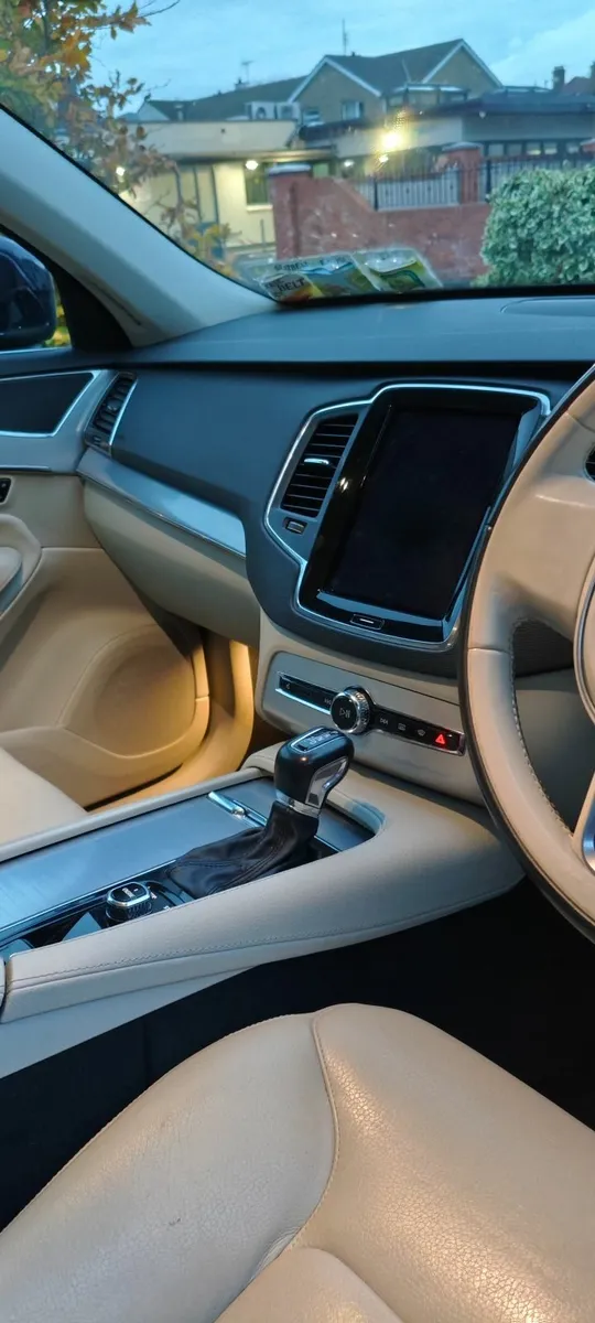 Volvo XC90 2015 7 Seater - Image 2