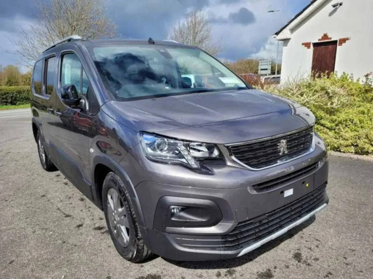 Wheelchair Accessible Peugeot Rifter Horizon GT - Image 2