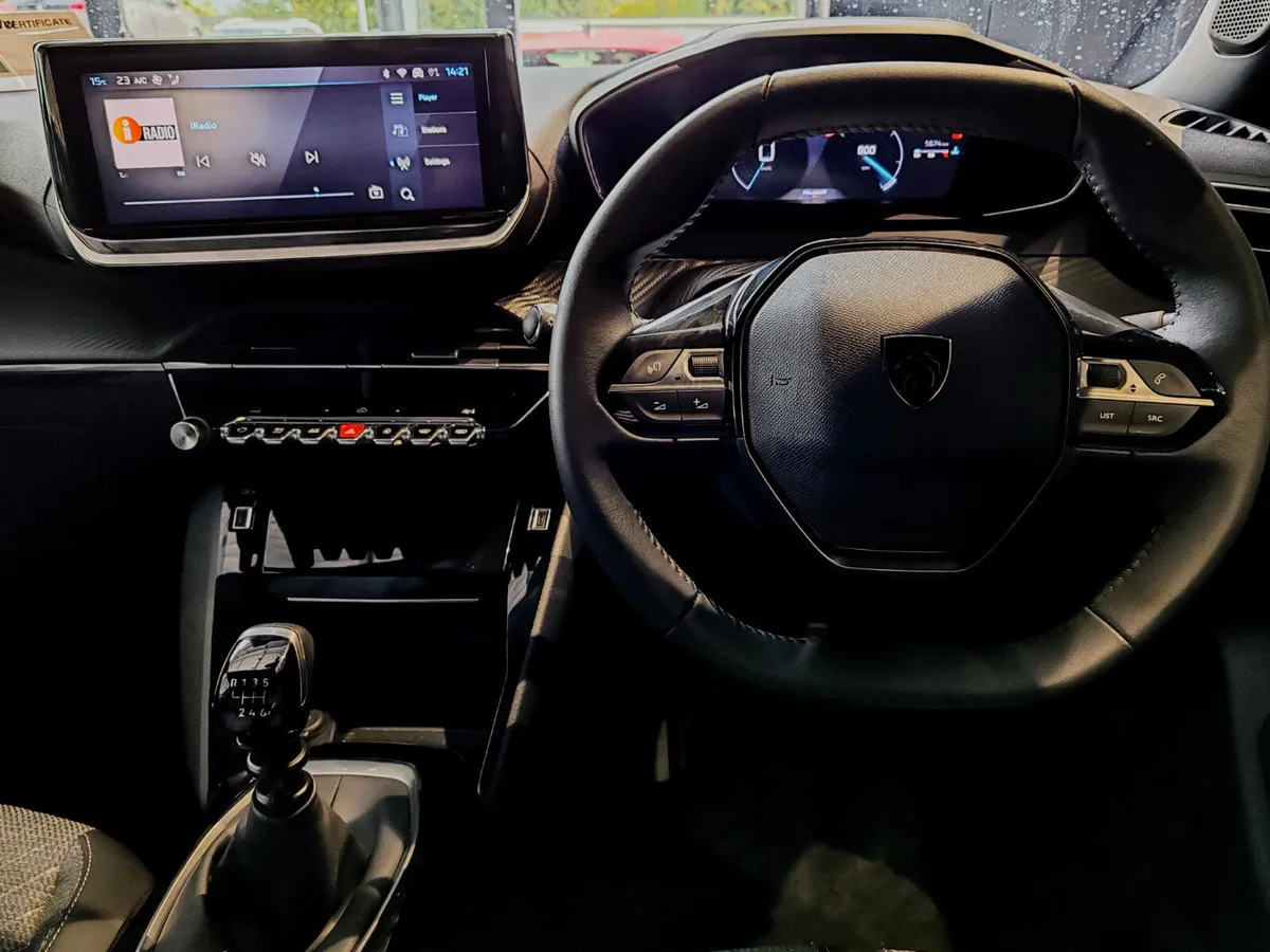 242 Ex Demo Peugeot 2008 1.2 - Image 2