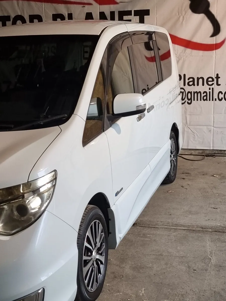 2014 Nissan Serena 2.0 Hybrid Highway Star 8 Seate - Image 3