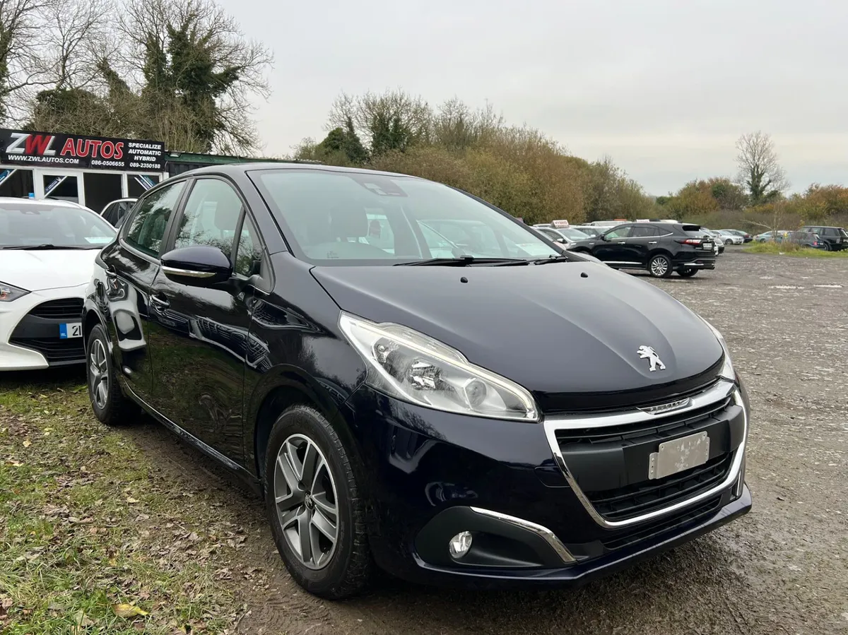 18 Peugeot 208 1.2 Auto - Image 1