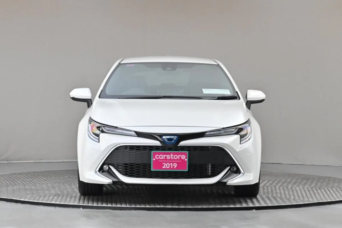 Toyota Corolla 1.8 Hybrid Sport 5DR  reverse Cam - Image 2