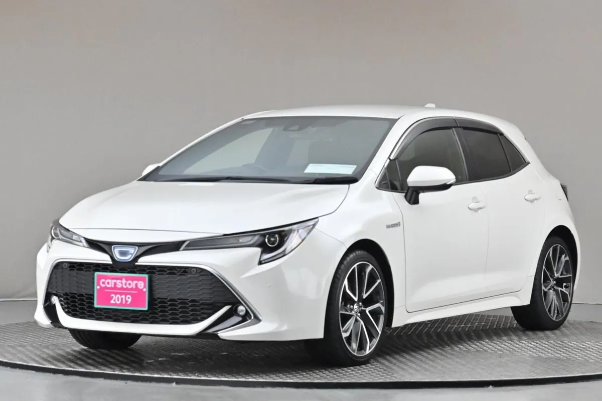 Toyota Corolla 1.8 Hybrid Sport 5DR  reverse Cam - Image 3
