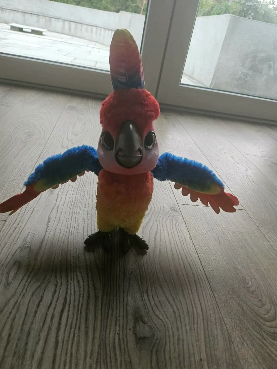 Fur real moving parrot - Image 1