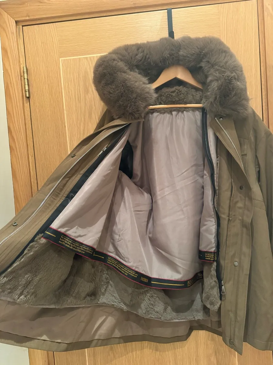 New Winter Coat with best fur - Image 2