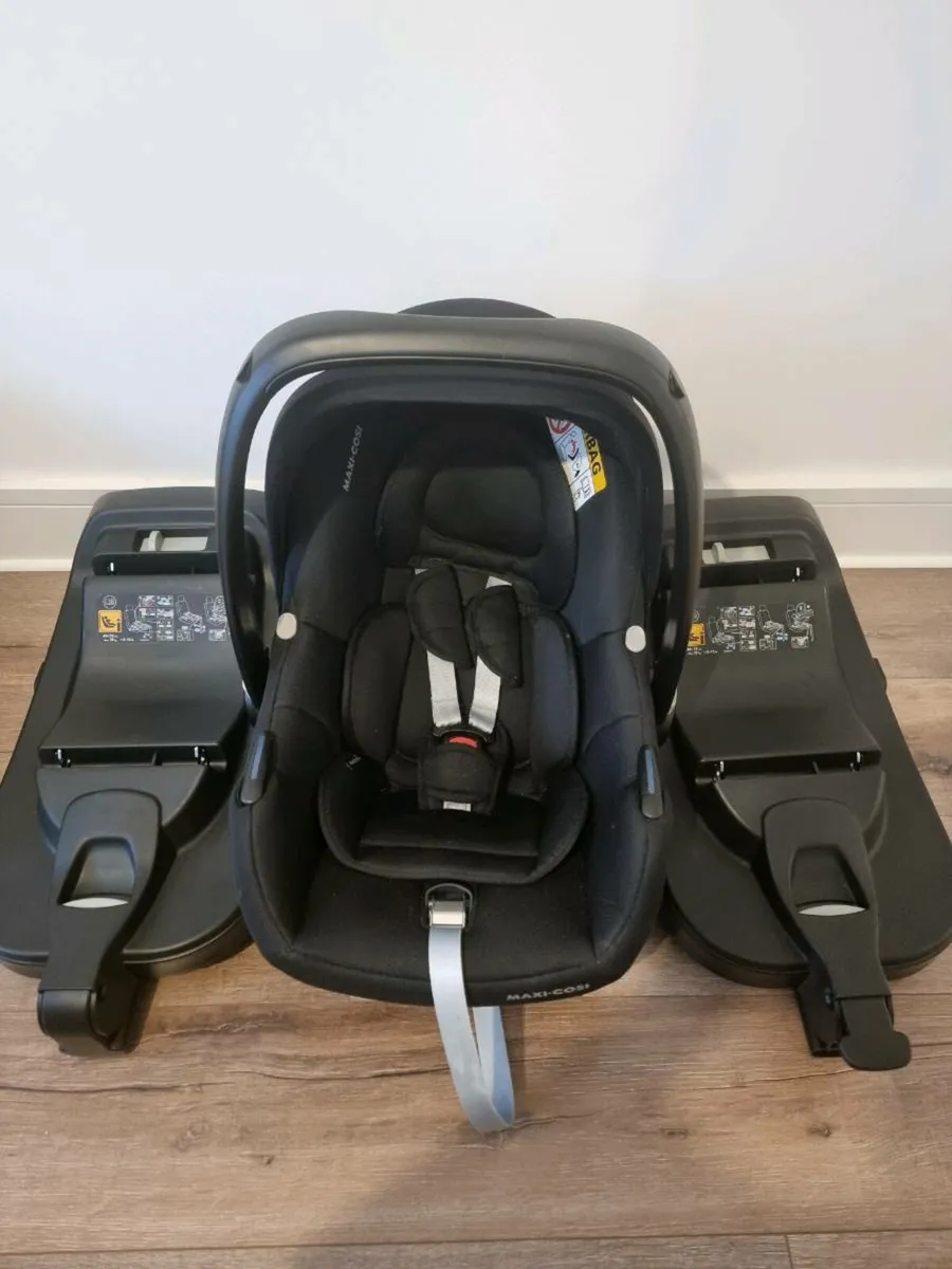 Maxi Cosi Car seat and 2 bases - Image 1