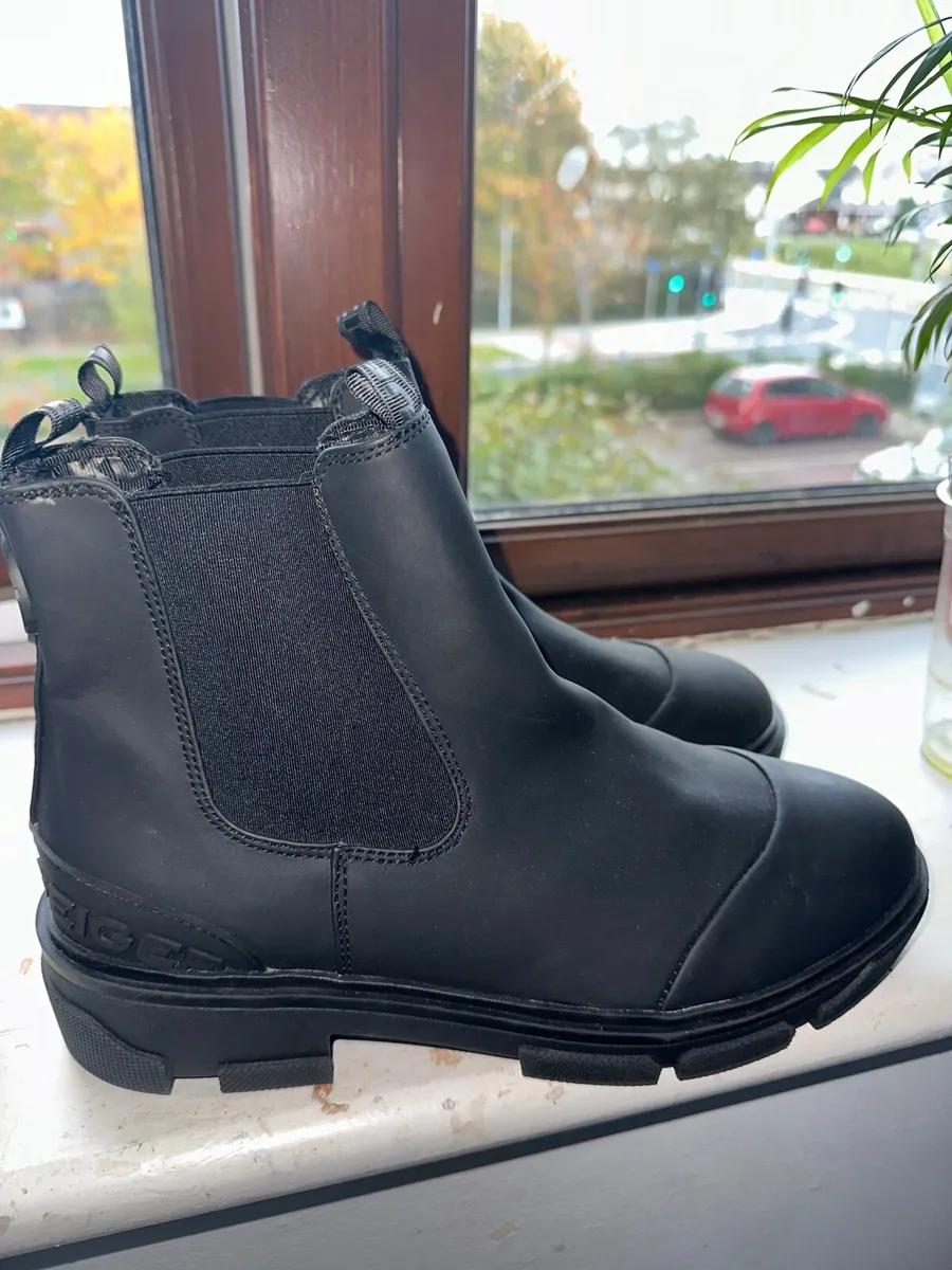 Kurt geiger boots sale deals
