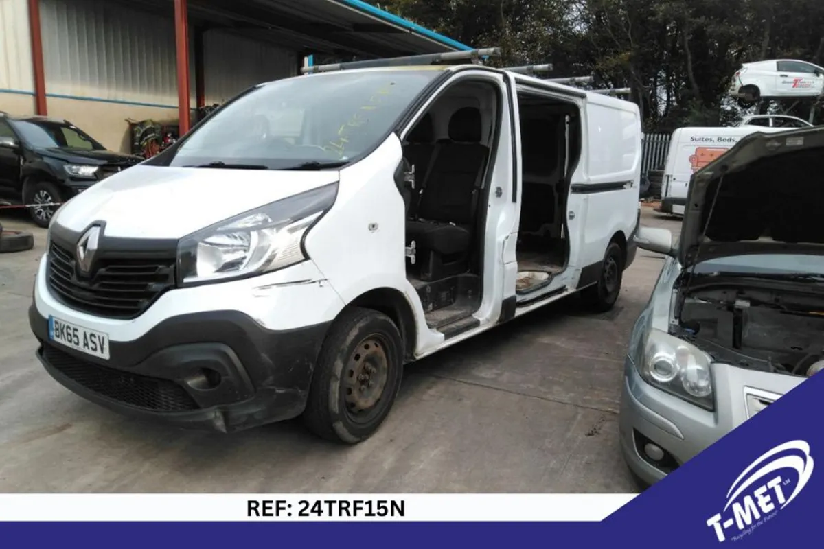 2015 RENAULT TRAFIC BREAKING FOR PARTS - Image 2