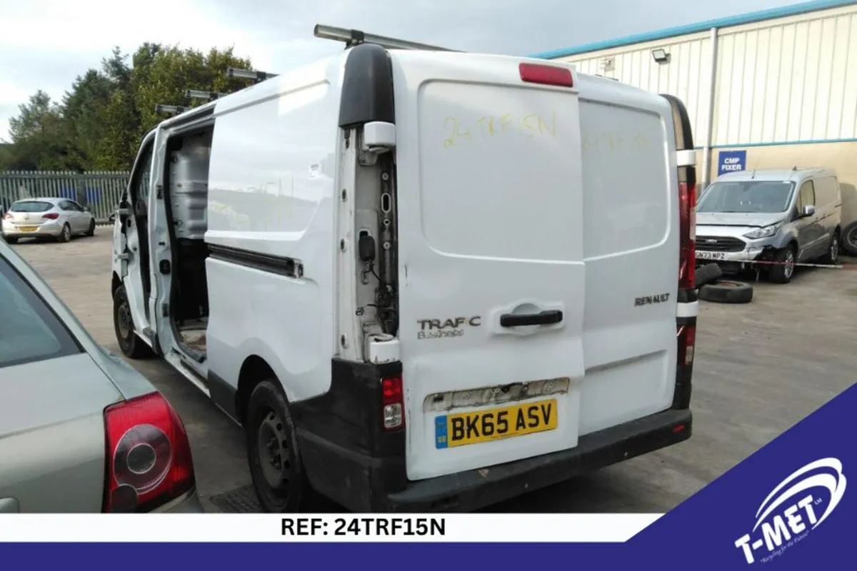 2015 RENAULT TRAFIC BREAKING FOR PARTS - Image 3