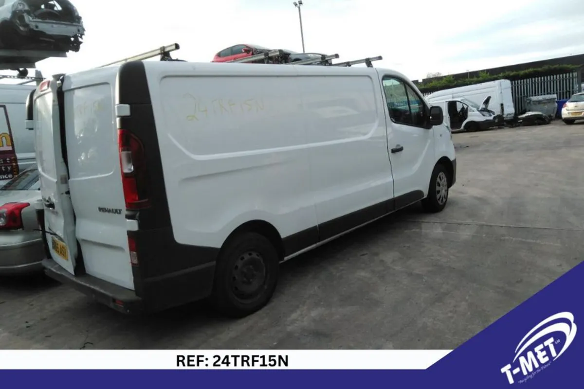 2015 RENAULT TRAFIC BREAKING FOR PARTS - Image 4